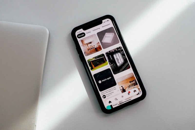 360° Rotating Phone Stand with Ring Light